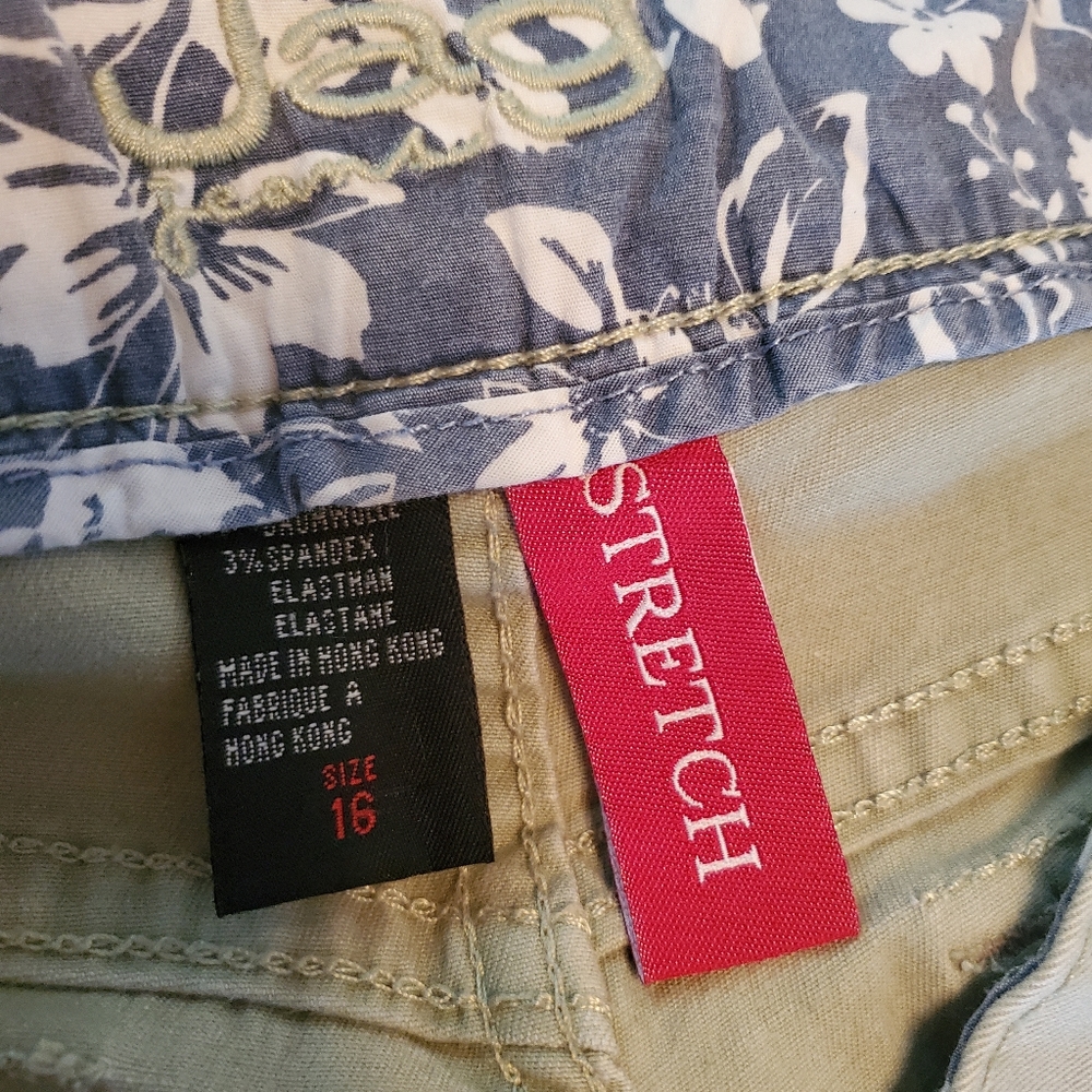 Spring Flare Capris - Picture 5 of 5